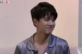 任嘉伦的粉丝名叫嘉人，这个称呼寓意家人，十分有爱视频封面