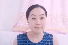 眼尾皱纹越多越显老，巧用维生素E淡化眼尾纹，简单一分钟每天用