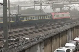 全程用时将近26个小时 呼和浩特开往上海的Z267次列车南京站发车