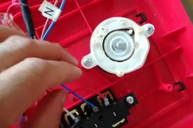 家里电风扇上面的定时器坏了，看看到底是什么情况，能不能换视频封面