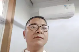 请教大家：空调机倾斜安装对不对？