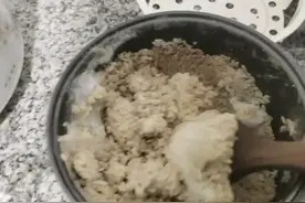 半夜老公饿了，起来给老公做个老干妈炒饭吃，哎，有老公就是好，视频封面