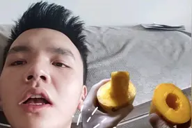 芒果原来还可以这样切，不脏手，而且还吃的很干净😊😊视频封面