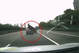 前车轧飞铁块，击穿后车玻璃致副驾死亡视频封面