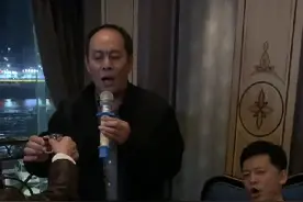 老演员日常KTV激情"飙歌"！网友:都是被演员耽误的男高音✔视频封面