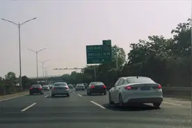 南京绕城高速早高峰，车流量很大，双麒路方向这么堵？