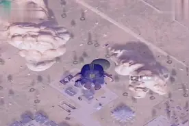 搞笑吃鸡：原来轰炸区是这么来的？落地就有空投可以捡