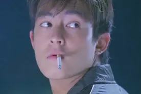 这个抽烟姿势还有谁！陈冠希帅气入境，一个转身就让人忘不了！