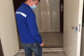 物业杰哥：地砖验收出现空鼓，施工师傅不用破砖，完美修复视频封面