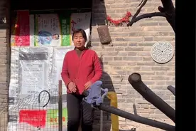 没有猪肉，到土里摘点大葱和点包菜做个素包子吃，大冷天吃着舒服