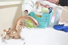 水管冻住了，拿吹风机这样对着吹，一分钟就搞定