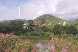 火车上实拍：湖南永州农村到处都是风力发电，你还觉得湖南落后吗视频封面