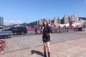 大连安安出去玩，看大海吃雪糕，普通人的小幸福。