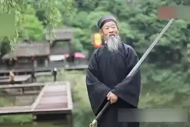 八旬老道士展示真功夫, 一套剑法让人眼花缭乱, 还不喘气视频封面
