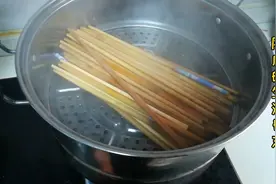 生活小技巧:给筷子消毒，除了蒸煮之外，再加点这个