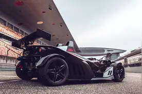 这个驾校不一样，“赛车驾照”培训介绍！视频封面