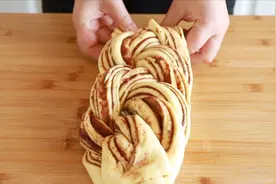 红豆沙吐司面包，家庭配方简单易学，松软拉丝，20分钟揉出手套膜