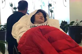 52岁春晚女歌手陈红因病瘫痪在床？除儿子外无人照顾，令人心疼视频封面