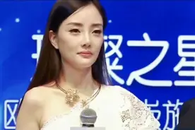 李小璐拍古装写真过足戏瘾 妩媚飒爽无缝转换可盐可甜视频封面