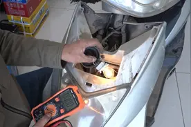 电动车大灯亮度不够，不要再花冤枉钱！修车师傅告诉你怎么解决视频封面