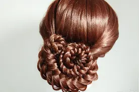 发量多一定不要扎马尾了，这样编发，干净利落，优雅大方