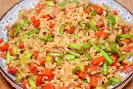 米饭怎么炒简单又好吃？今天教你正确做法，米饭粒粒分明口感香视频封面