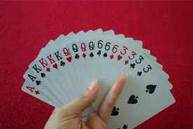 神仙打牌全是细节，小姐姐最后KKKK精致甩尾，地主直接绝望视频封面