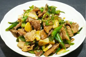 农家小炒肉最家常的做法，鲜辣干香，简单易学，比回锅肉还好吃
