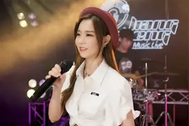 美女翻唱谭咏麟《星》，旋律优美大气，激励着我们奋勇前进