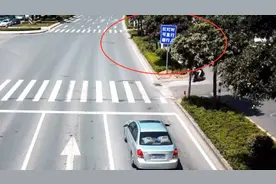车主疑惑：红灯亮了依然可以直行还不扣分？交警：确实符合规定！视频封面