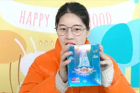 叶罗丽卡片玩不停，探寻晶钻包“拆卡秘诀”，竟然也发现了大不同