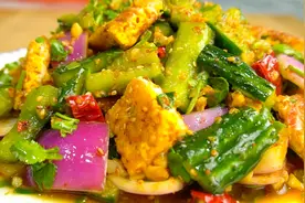 拍黄瓜切记不要直接放盐腌，家常做法一看就会，脆嫩入味真开胃