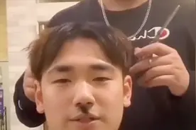 搞笑视频：我说剪个日系点的发型 你这是给我剪了个太君啊