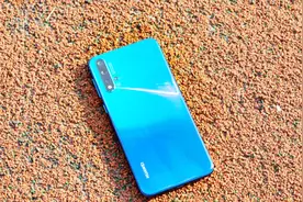 华为nova6 5G版真机图曝光，双打孔全面屏设计，预计12月发布视频封面