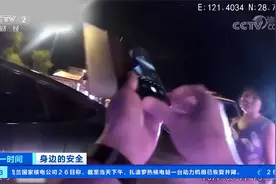后怕！浙江台州：女司机高速上停车被劝离 10分钟后现场发生车祸视频封面