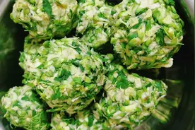 洋槐花的四种保存方法，一次存十斤，放一年还清香不变色视频封面