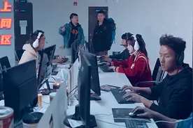 猪小明偷偷把毛台的公司改网吧，结果一个月赚两万多！爆笑办公室视频封面