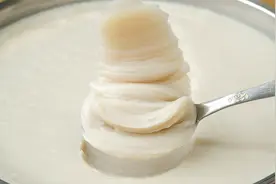 精炼猪油的家常做法，里面满满都是技巧，雪白细腻，放半年也不坏视频封面