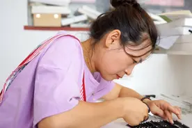 中国假睫毛成老外刚需视频封面