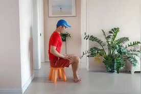 瘦腿也要拉筋，每天10次就行，疏通腿部经络，走路更矫健视频封面