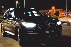 2019款宝马X3 Xdrive30i夜晚实拍，打开氛围灯才是惊艳的开始！