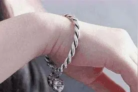 银手镯万万不可乱戴，戴左手还是右手合适？看完明白了