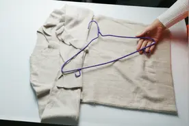 今天才知道，衣架倒着放，还能防止羊毛衫羊变形不易破损，太棒了视频封面