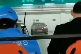 上海一外卖小哥进高档小区送餐被震惊，送个外卖都有摆渡车接送