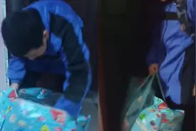 儿子从家中拿厚被子送同学，妈妈了解情况后心里一酸：无条件支持视频封面