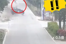 坐车一定要系安全带，无论前排还是后排，保命的