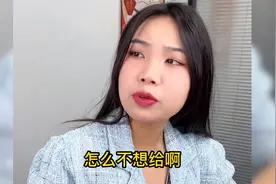 小伙跟朋友吃饭偷偷买单，不料朋友却算得清，结局亮了视频封面