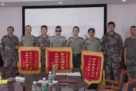 “排雷英雄”杜富国康复出院视频封面