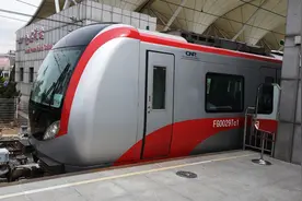 大连的快轨3号线，坐车去金石滩视频封面