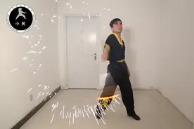 当双节棍遇上冷焰火，原来武术表演还可以这么美，真的是太炫酷了